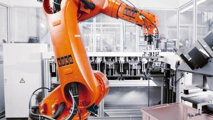 从普通机械到智慧大脑 工业机器人如何重塑制造未来